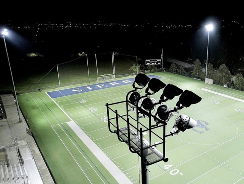 إضاءة LED للتطبيقات الصناعية والتجارية